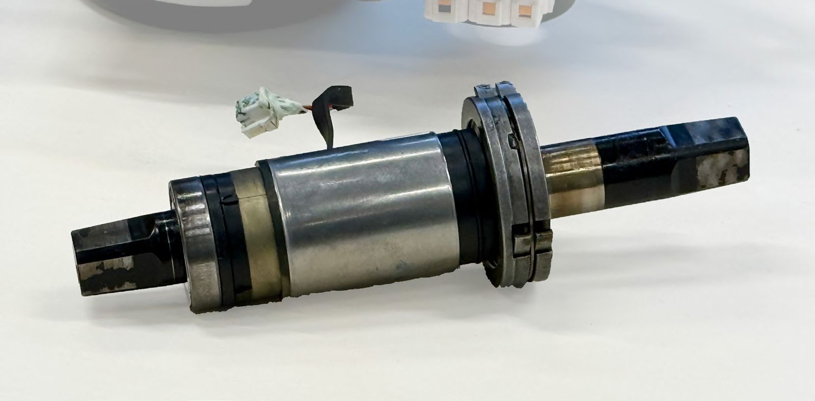 Crankshaft assembly with bearings and freewheel